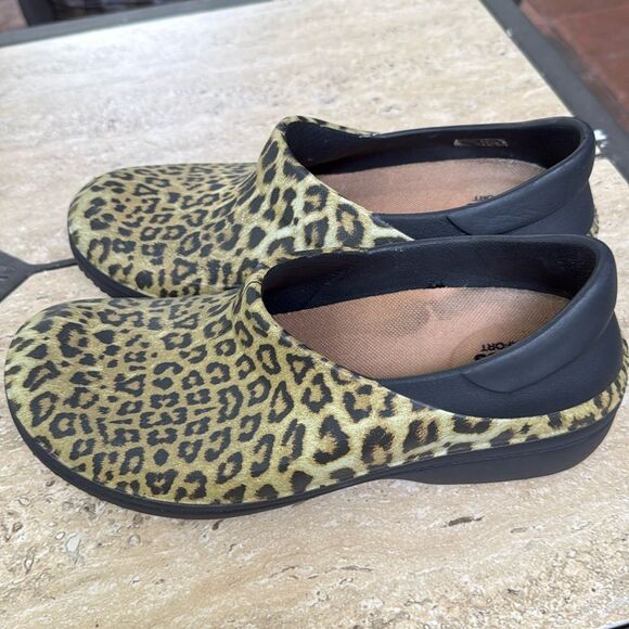 Crocs Neria Leopard Green, black brown slip on Comfort  size 8 - Picture 2 of 8